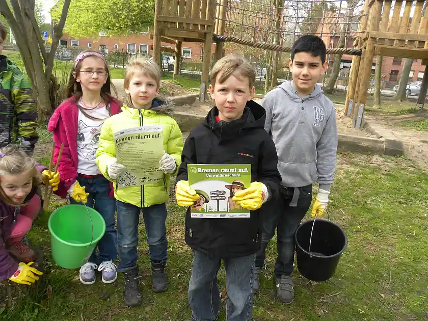Bild von Schülern am Aktionstag "Bremen räumt auf"