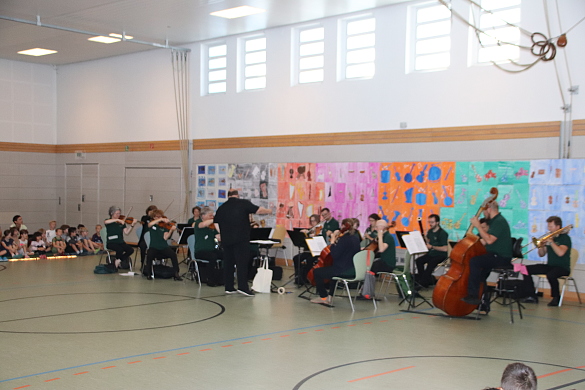 Auftakt in der Turnhalle