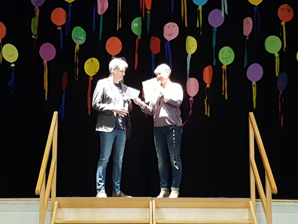 Auch Eltern aus dem Schulverein verlassen die Schule