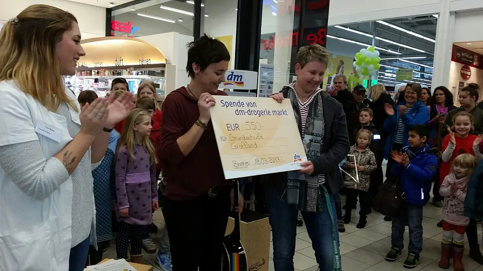 &Uuml;bergabe der Spende