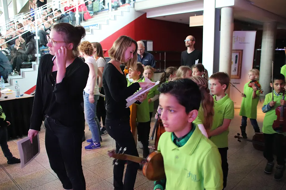 Nerv&ouml;ses Warten auf den gro&szlig;en Auftritt