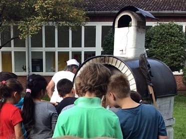 Das Brot wird in unserem Ofen gebacken