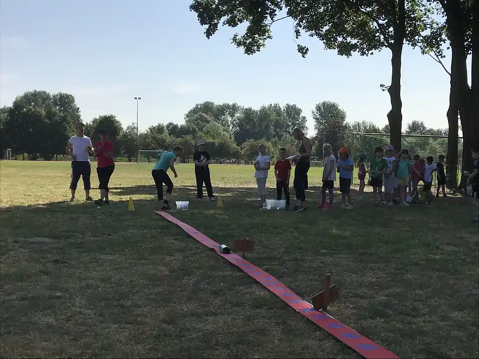 Auch der Wurf war schattig unter den B&auml;umen