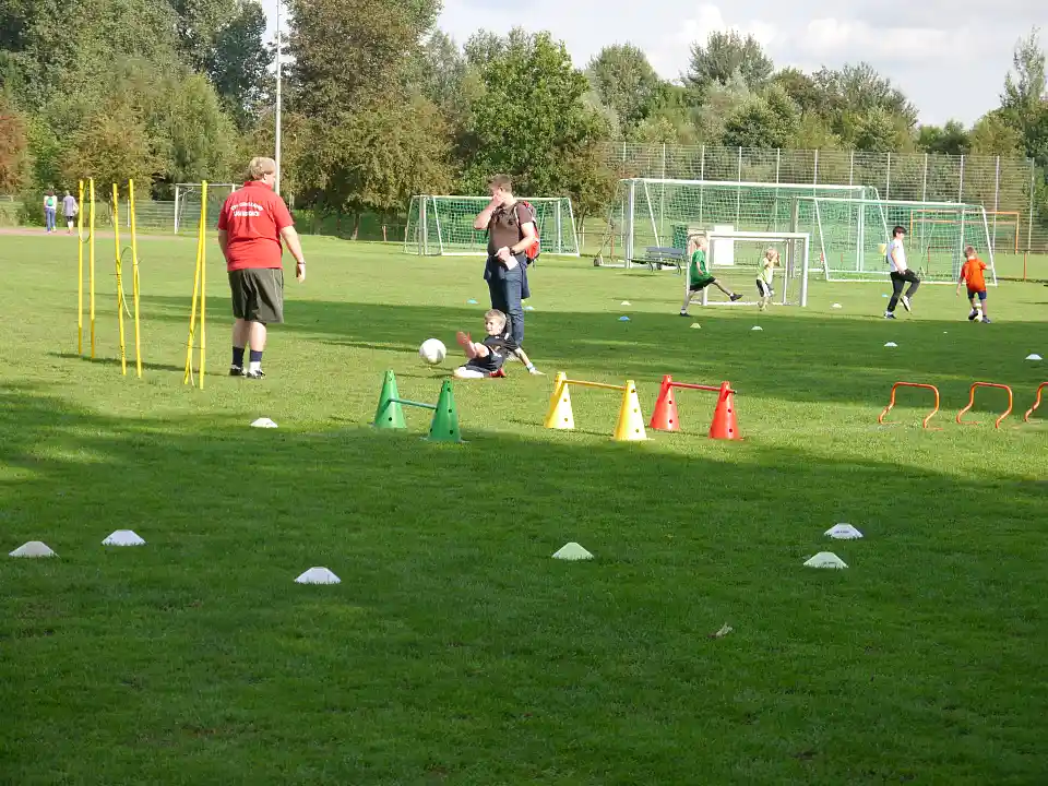 Der TSV Grolland hat einen Fu&szlig;ballparcour aufgebaut