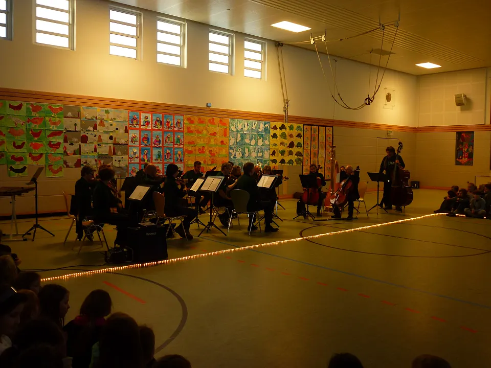 erstes Treffen in der Halle