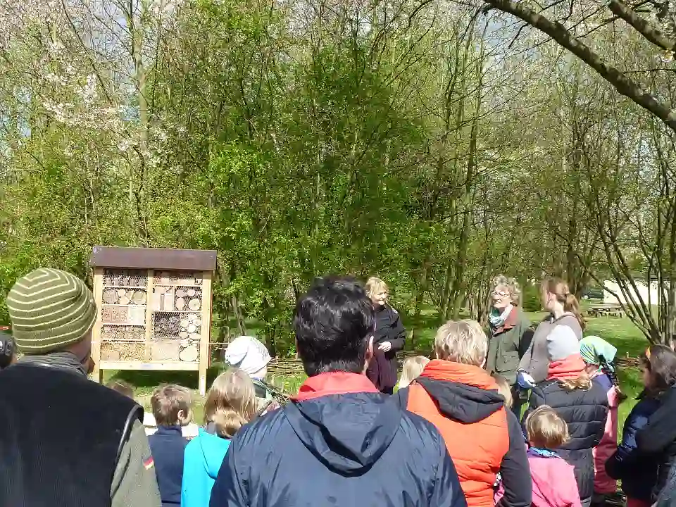 Einweihung unseres gro&szlig;en Insektenhotels