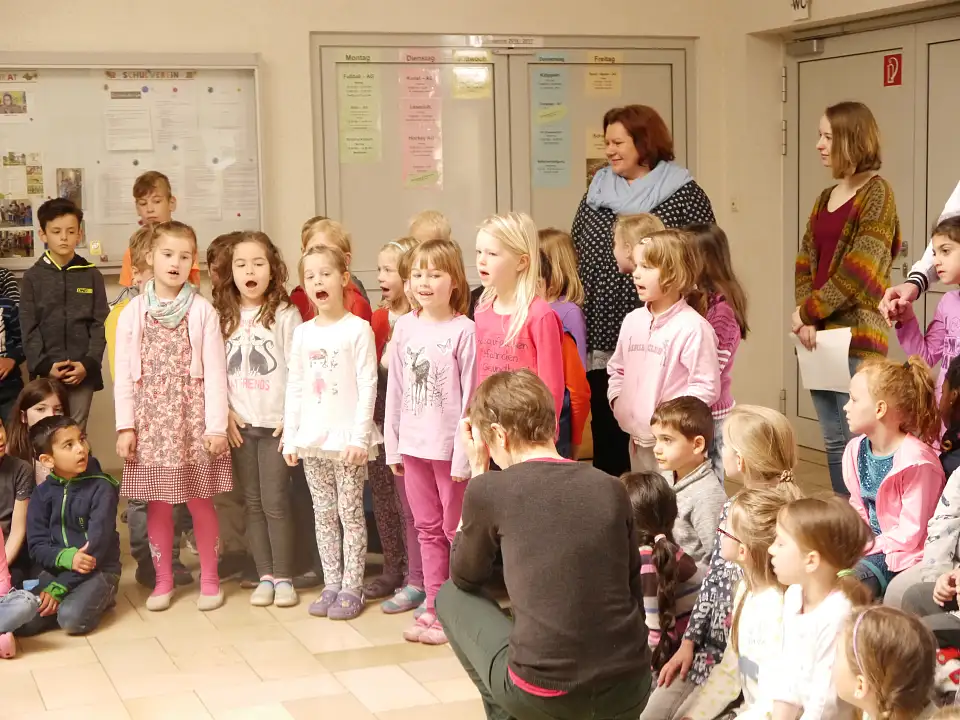 Fr&uuml;hlingssingen in der Eingangshalle